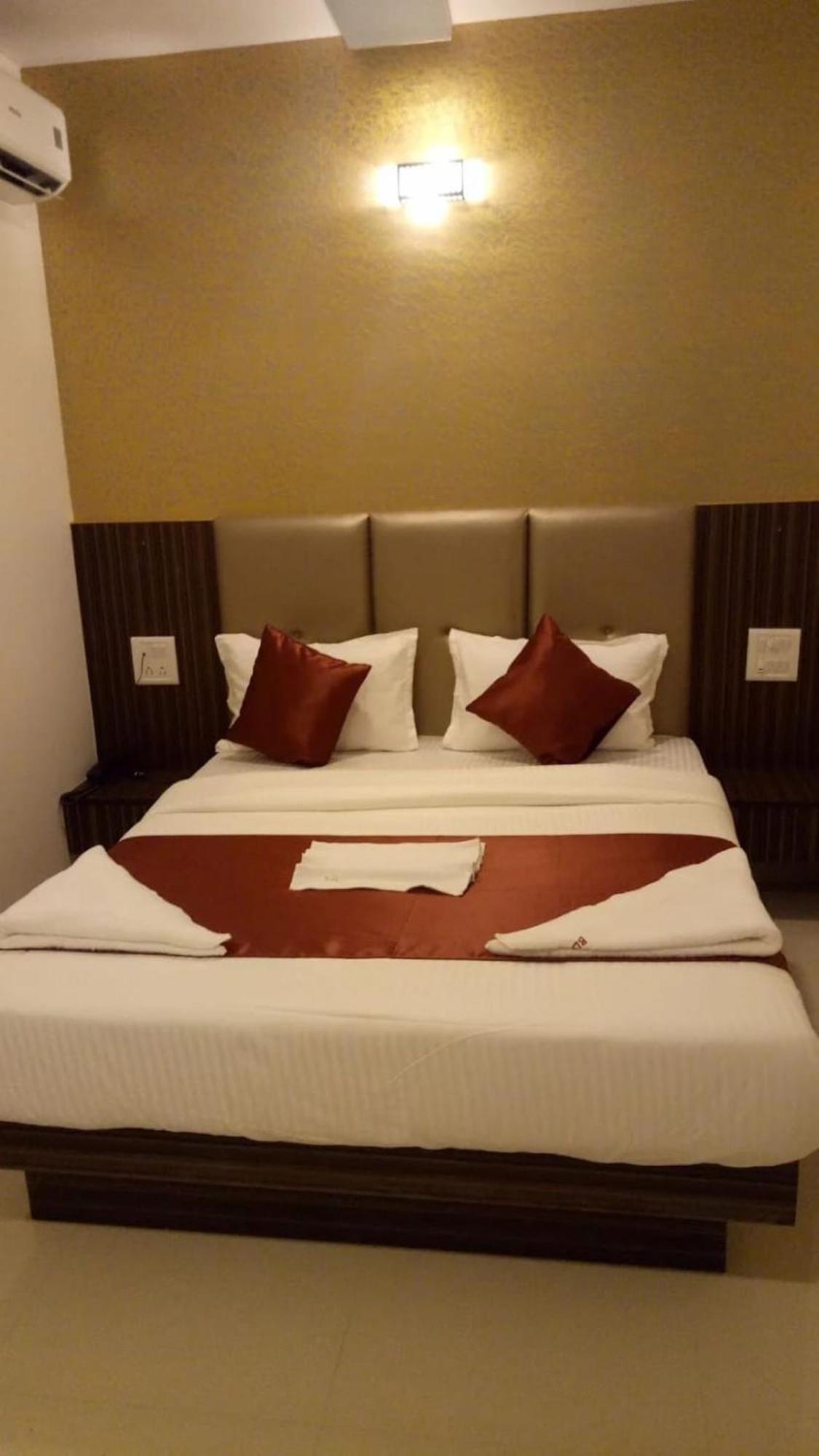 Flagship 83490 Hotel Bently Palace Mumbai Eksteriør bilde